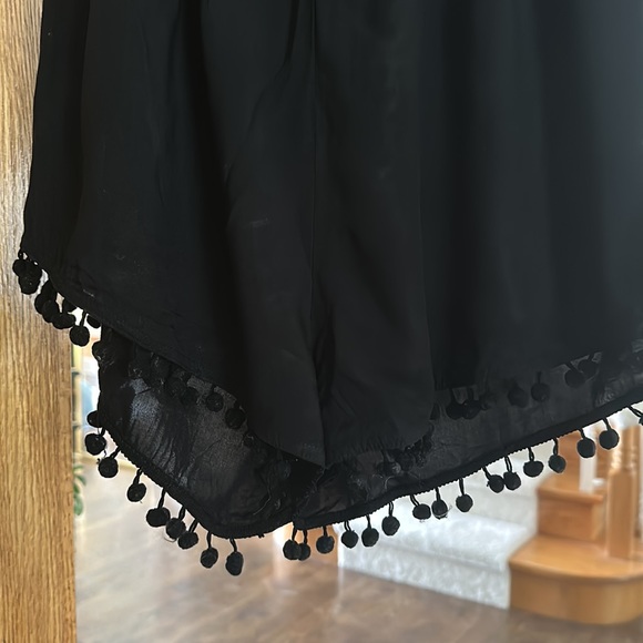 Black short sleeved romper - Picture 2 of 3